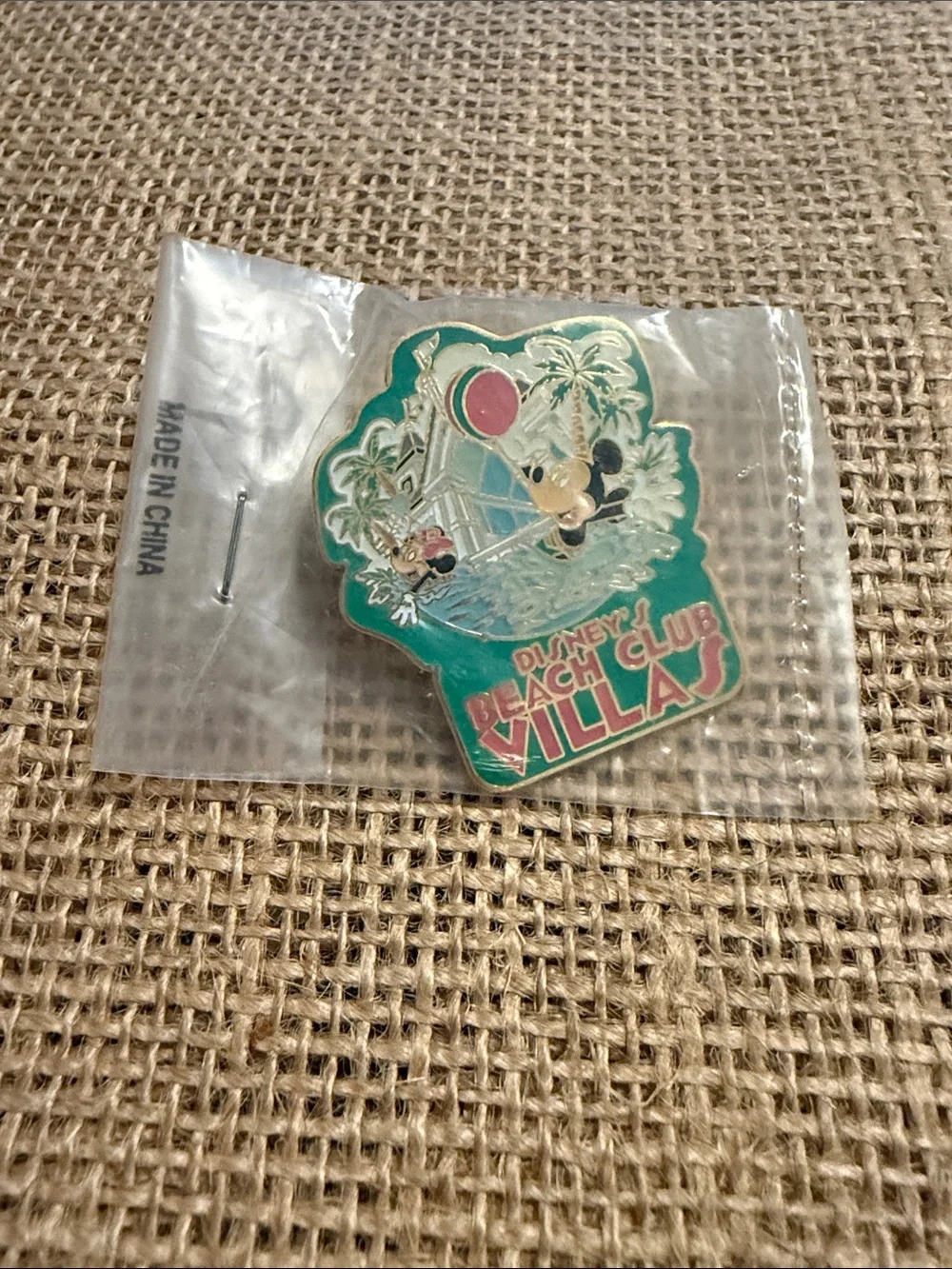 New! Disney Collectible Pin #16547 Disney’s Beach Club Villas, 2002